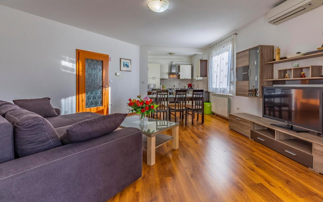 Istriensonne - Apartments Veruda Mit Grillterrasse Пула Экстерьер фото
