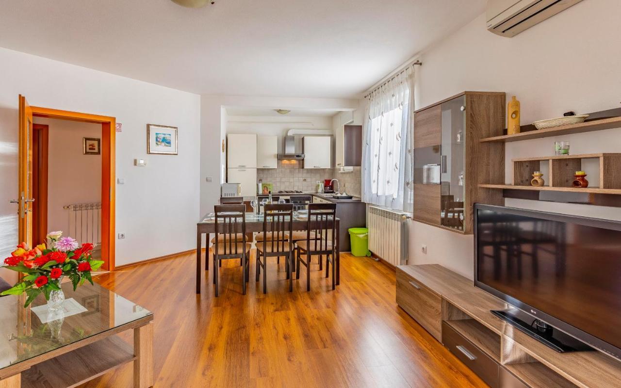 Istriensonne - Apartments Veruda Mit Grillterrasse Пула Экстерьер фото
